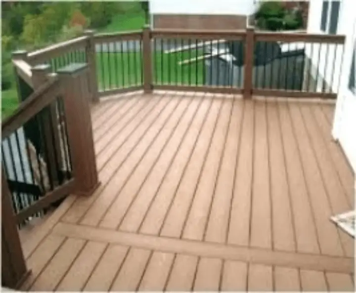 Image of a deck constructed of Trex