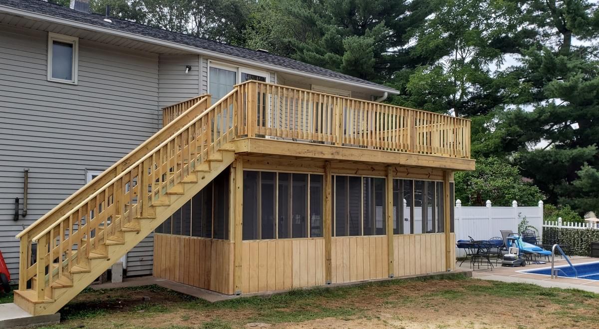 Photo of a 2nd story deck